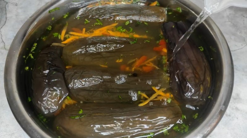Квашені баклажани з морквою та часником на зиму. Без оцту