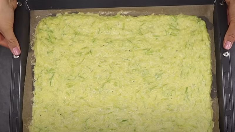 Кабачковий рулет з сиром та помідорами – просто, смачно та незрівнянно