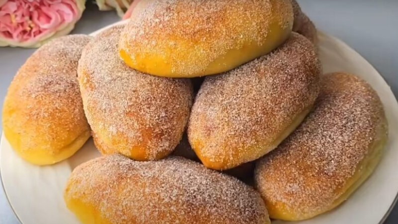Сирні пиріжки з яблуками