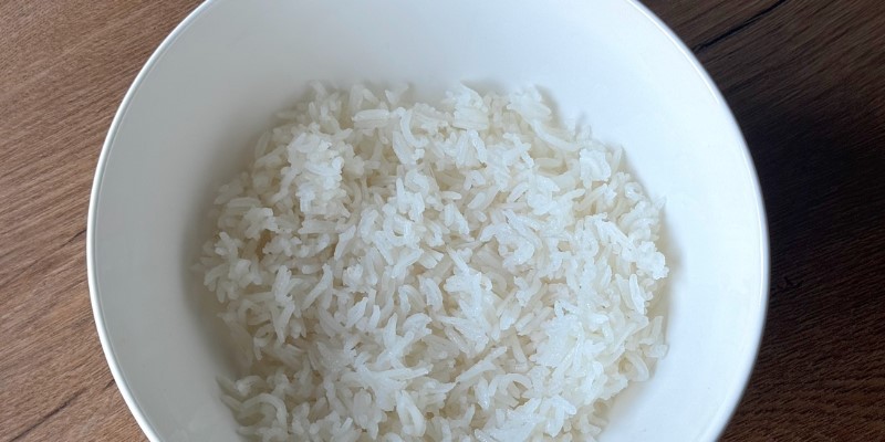 Салат, який можна приготувати по-різному: з паличками, рибою чи куркою