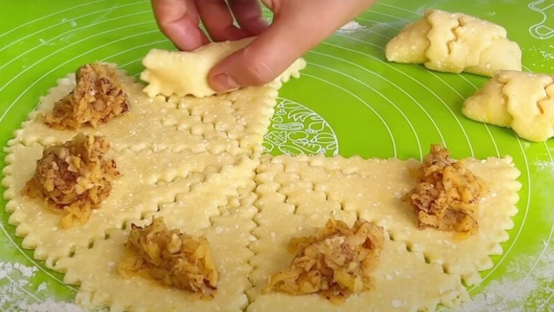 Сирні булочки з яблуками