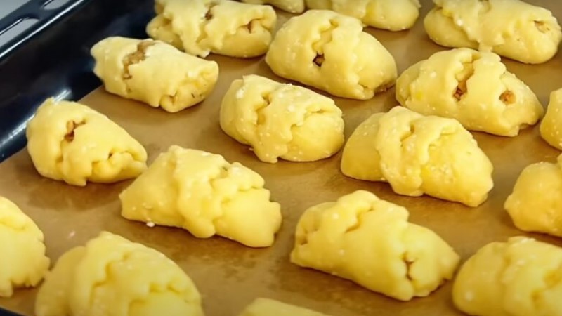 Сирні булочки з яблуками