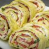 Кабачковий рулет з сиром і помідорами