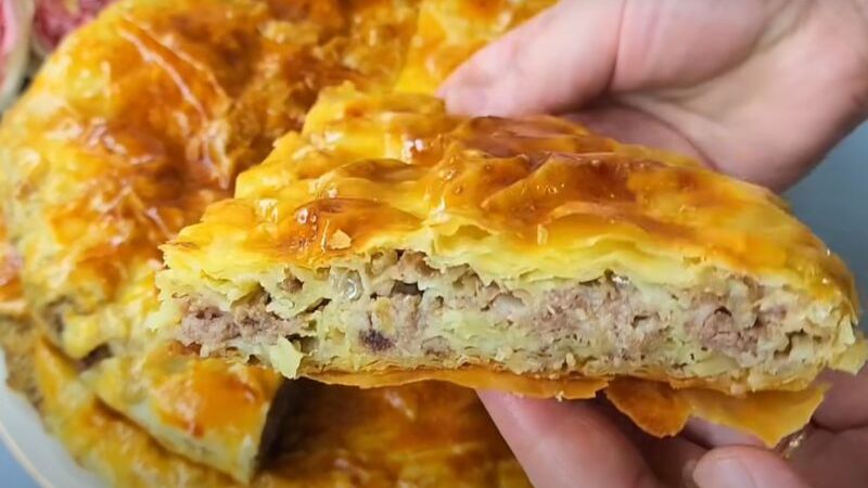 М'ясний листковий пиріг