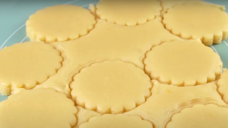 Забутий смак дитинства: як приготувати розсипчасті коржики