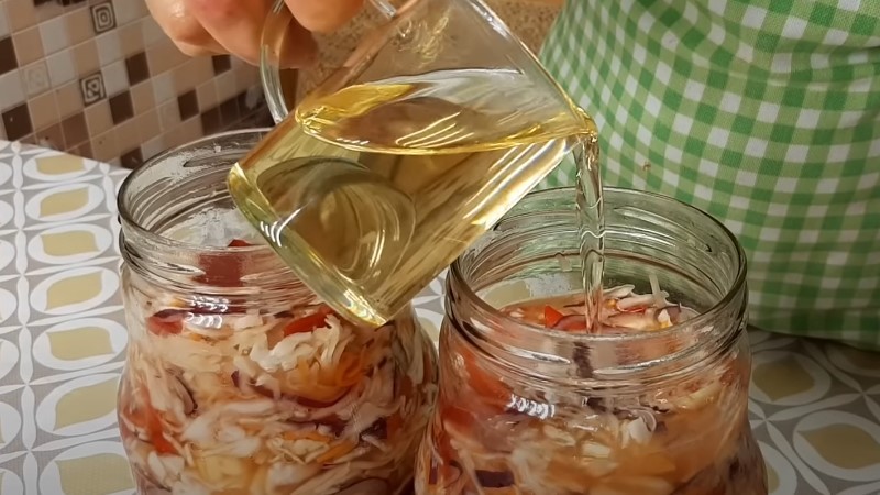 Рецепт маринованої капусти з овочами