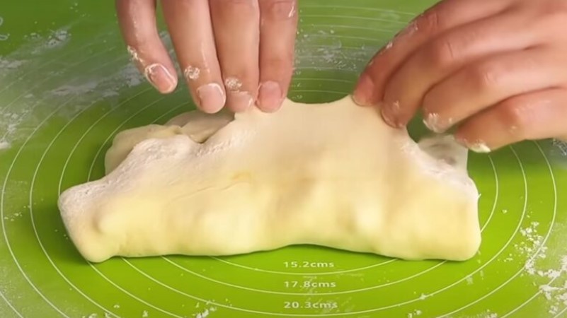 Ідеальний перекус для школяра: рецепт пиріжків з куркою