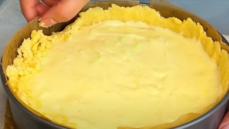 І торта не треба. Яблучний пиріг із заварним кремом