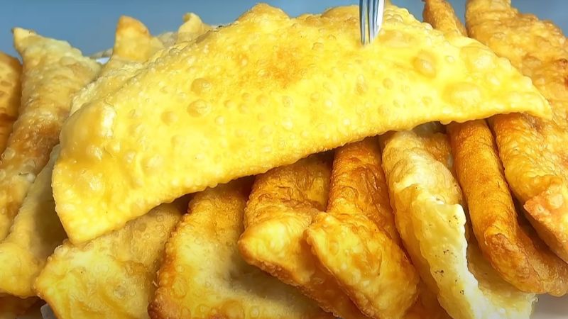 Чебуреки соковиті та хрусткі