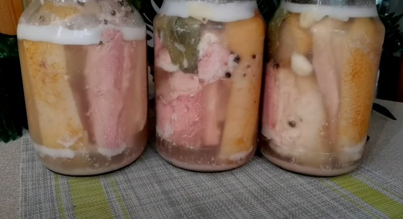 Грудинка в банці