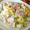Салат із ковбасою, сиром та овочами