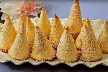 Салат в хрустких конусах з лаваша