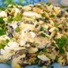 Салат з баклажанами, маринованою цибулею і яйцем