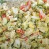Салат з куркою, помідорами та консервованим горошком