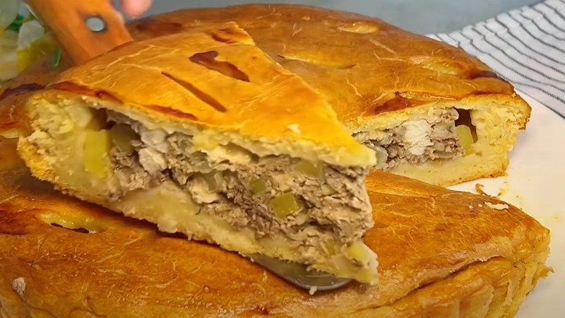 Великий м'ясний пиріг без дріжджів