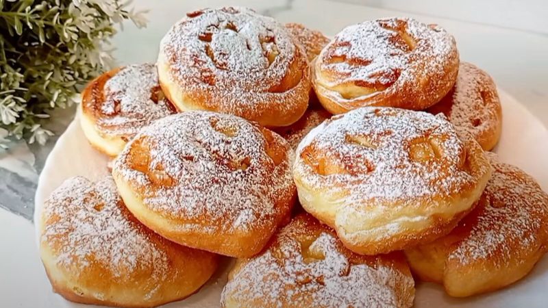 Яблучні оладки схожі на міні-штруделі