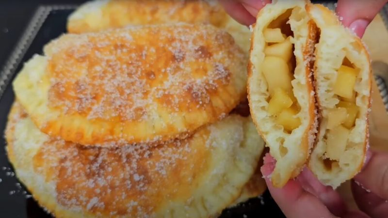 Пиріжки з яблучною начинкою