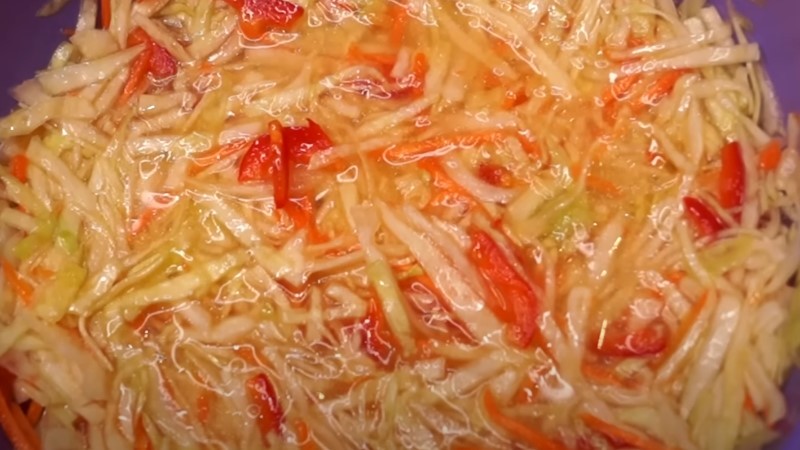 Не просто закуска, а диво: хрумкий маринований салат