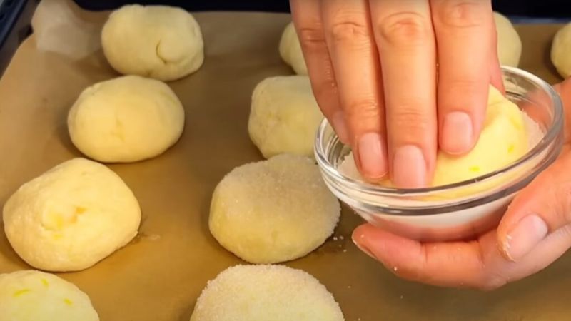 Сирні булочки з яблуком без дріжджів: готуються швидше, ніж ви одягаєтеся на роботу