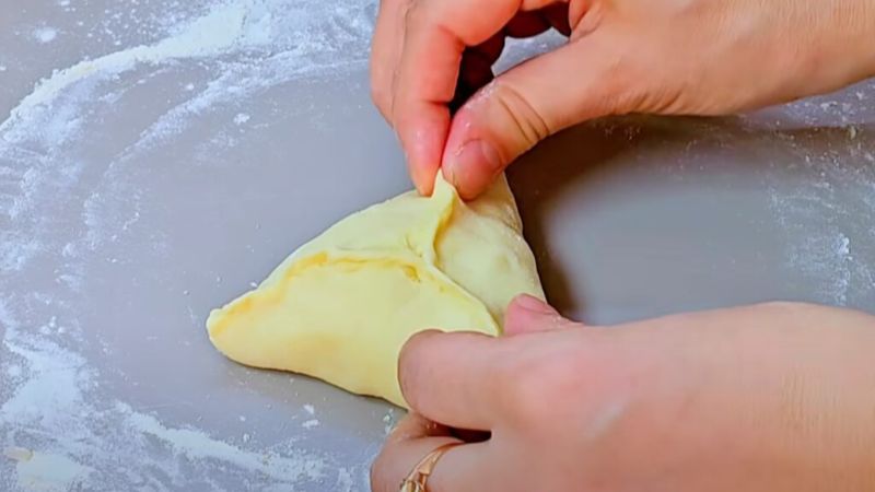 М'які "як хмарка" пиріжки з яйцем та рисом