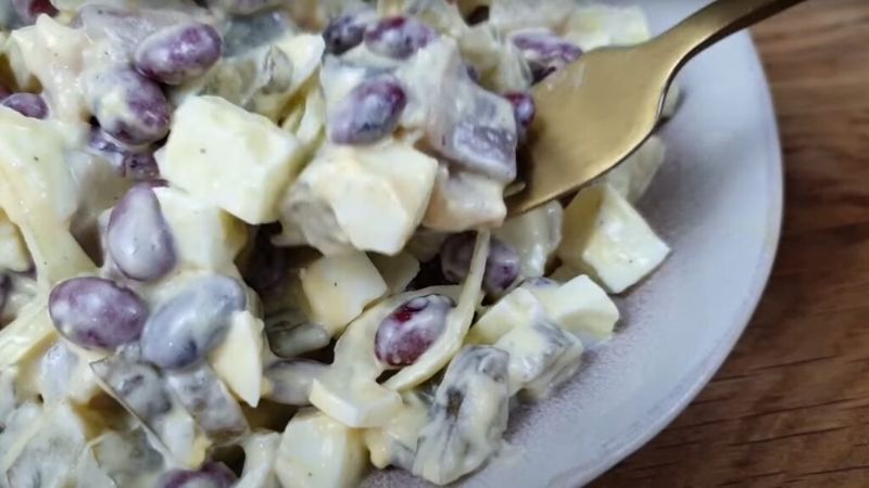 Салат з оселедцем, який перевершить всі інші закуски на вашому столі