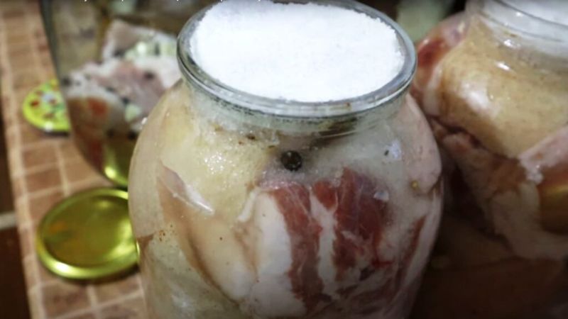 Сало солоне у банках на зиму. Ідеальна закуска на свята та на вечерю