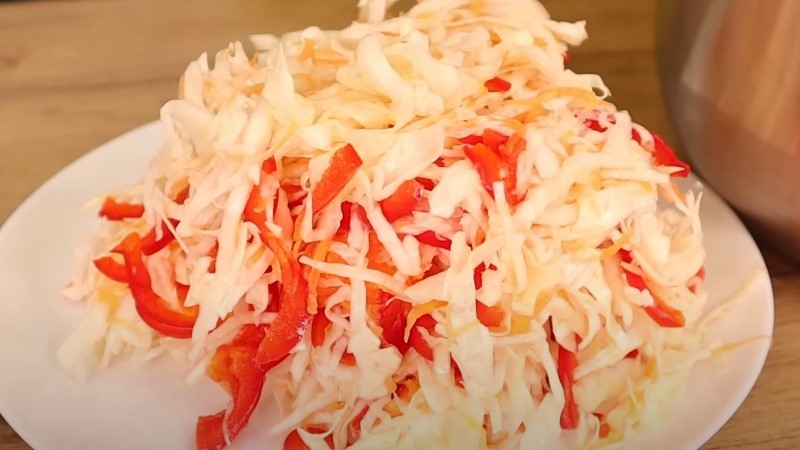 Маринований салат з капусти