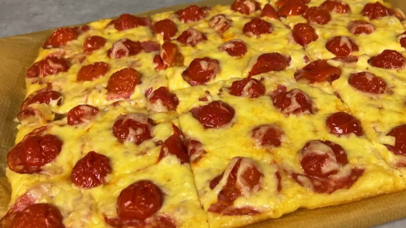 Піца на сметанному тісті