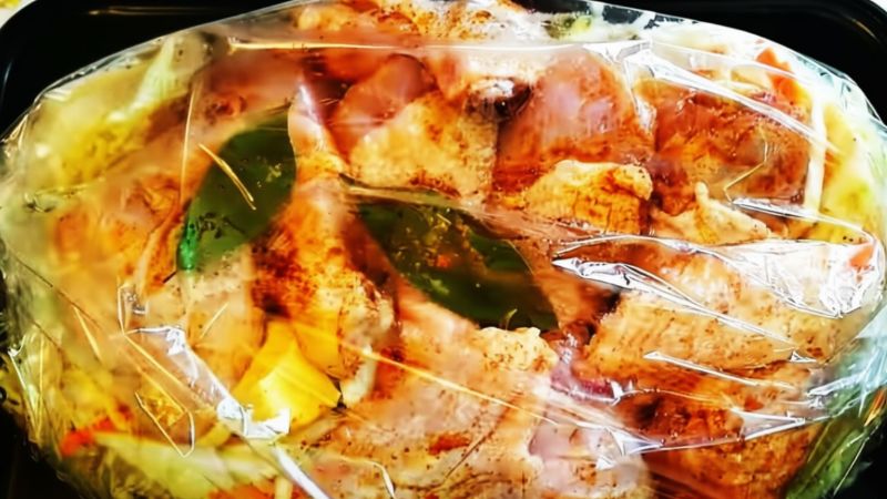 Приготування курки з капустою в рукаві