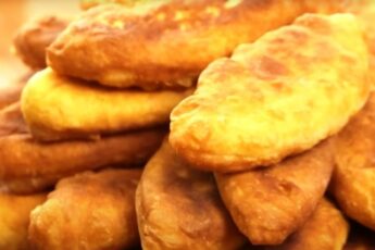 Приготування пиріжків з картоплею