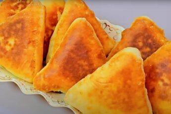 Пиріжки з яйцем та рисом на кефірі