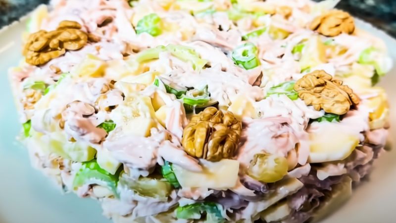 Салат із курячої грудки