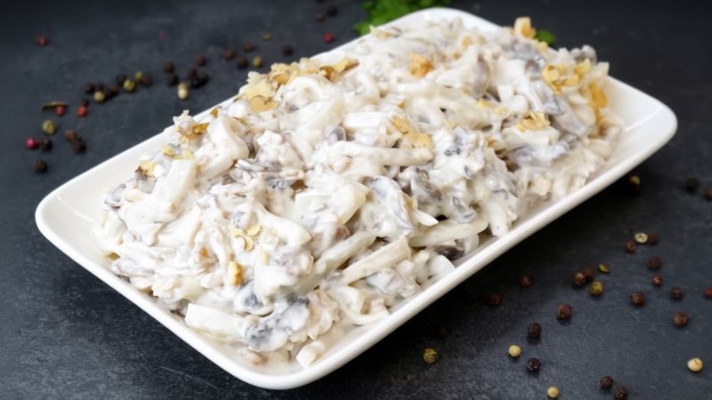 Салат з кальмарами «Щастя моряка»