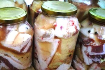 Сало солоне у банках на зиму