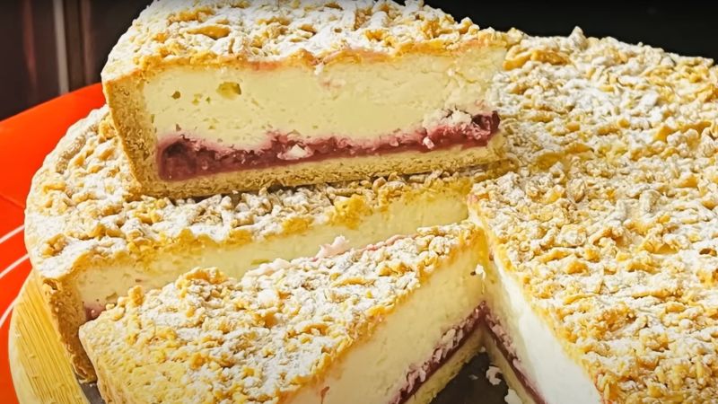 Солодкий пиріг з малиною та сиром