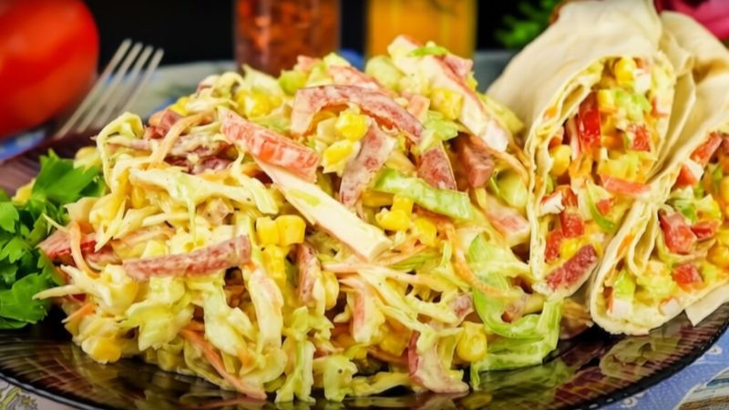 Святковий салат з крабовими паличками