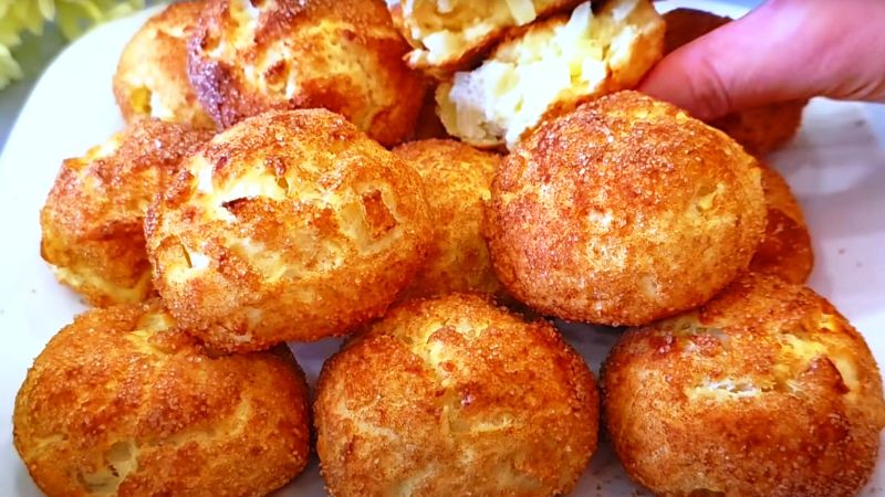 Сирні булочки з яблуками