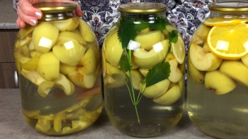 Три рецепти компотів з яблук