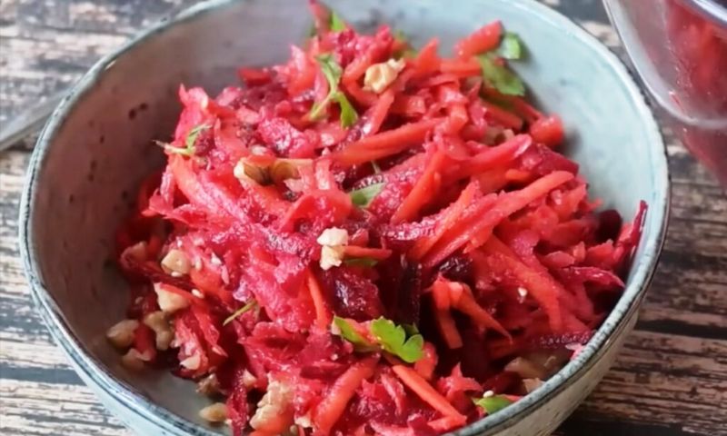 Буряк, яблуко, морква. Я готую цей салат щотижня