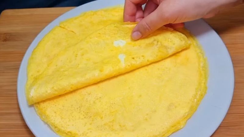 Виглядає ефектно. Шикарна закуска з крабових паличок на святковий стіл