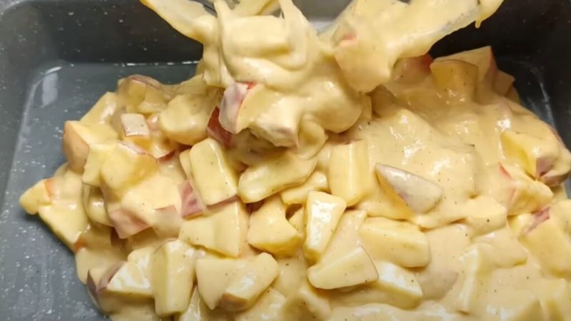Рецепт домашнього пирога: більше яблук, менше тіста