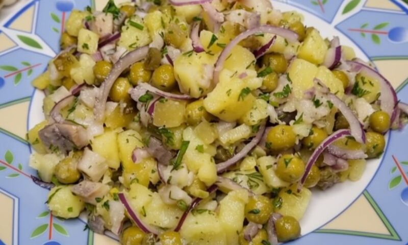 Салат з оселедця та картоплі