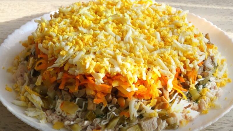 Салат "Курочка під шубою". Став улюбленим салатом моєї родини на всі свята