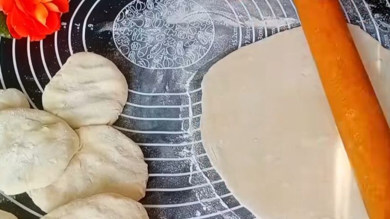 Усього 3 інгредієнти! Ці коржі на сковороді – просто знахідка