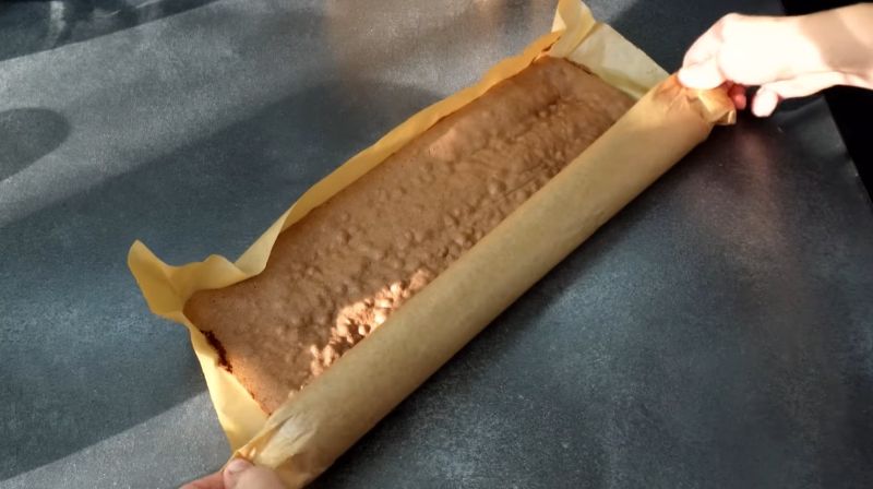 Шоколадний рулет із найніжнішим суфле. Не ламається і залишається м'яким