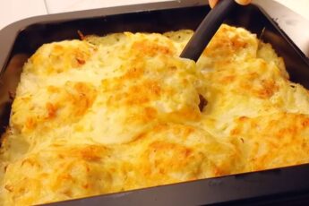 Курячі котлети з соусом бешамель та сиром