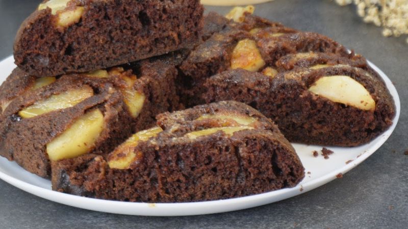 Приготування яблучного пирога на сковороді
