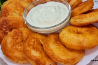 Яблучні кільця в клярі
