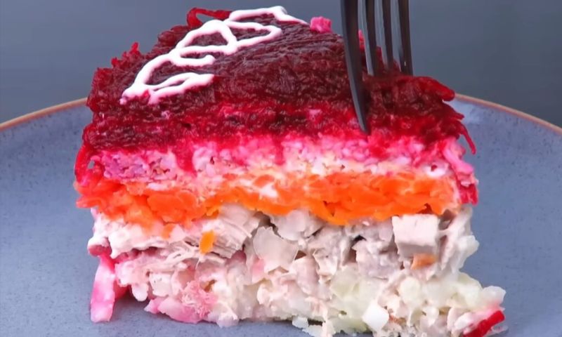 Приготування салату М'ясна шуба