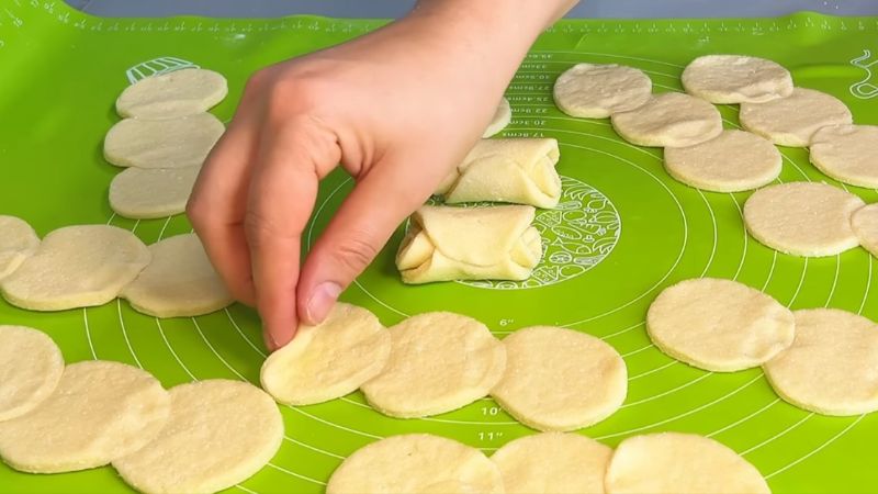 "Розочки" з сирного тіста! Легкий рецепт ароматного печива до чаю